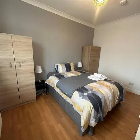 5 Bedroom House Se6-2